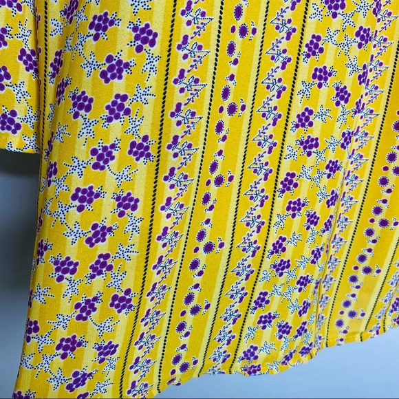 W5 Gold Yellow Floral Boho Surplice Blouse Women’s Size Medium - Picture 8 of 9